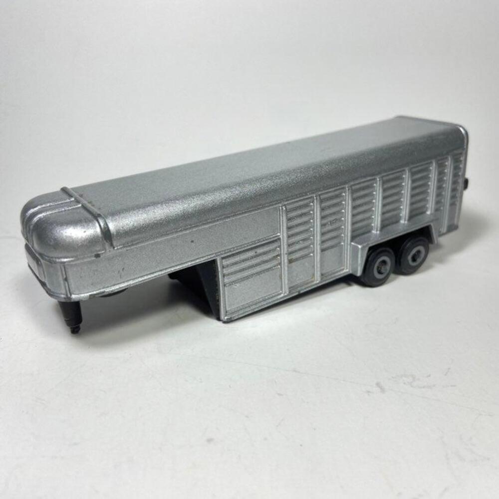 1:64 Vintage Ertl Silver Gooseneck Metal Livestock Horse Trailer W/ Plastic Door
